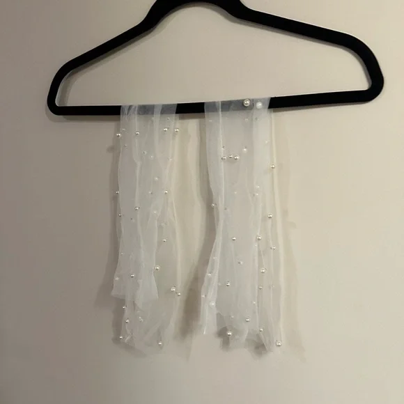 FLORA bridal Valentina Gloves - Picture 9 of 10